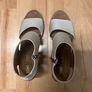 Brand new Toms Women’s Majorca Cutout Sandal size 12 color natural